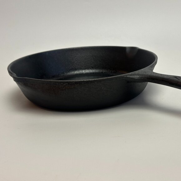 LODGE - Cast Iron Skillet 8" 1.75" H, 8" dia. - SEASONED & READY - Picture 8 of 10